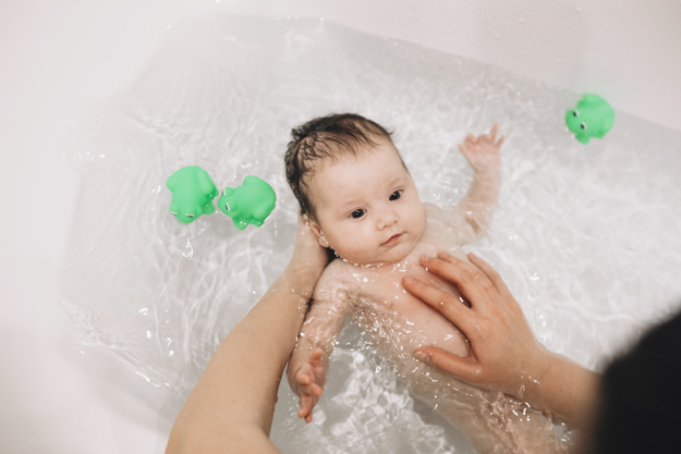 baby’s first bath